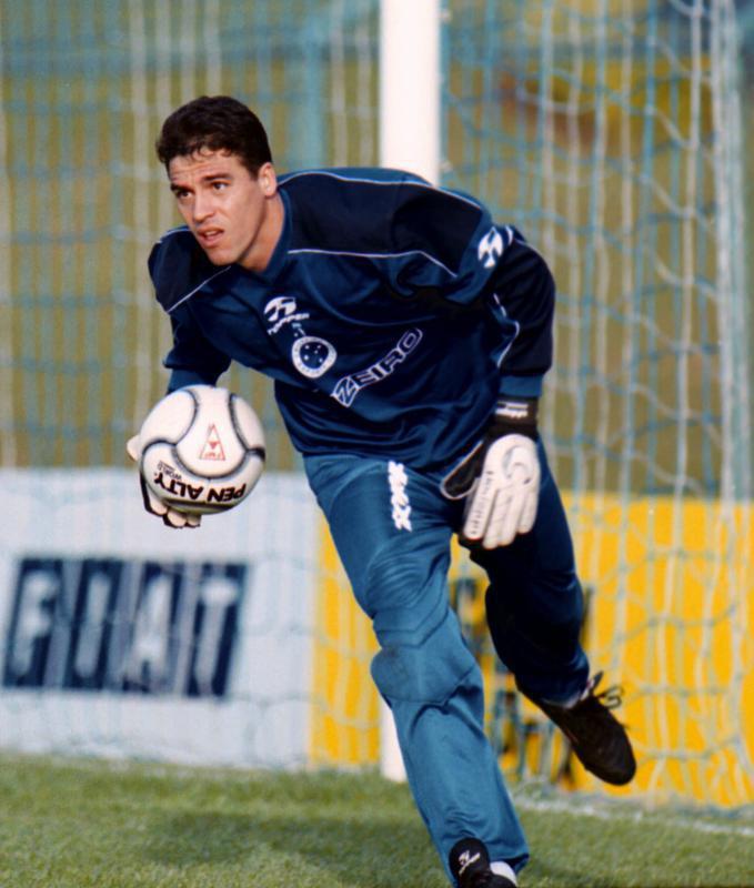 O goleiro Bosco foi comprado pelo Cruzeiro em 2001 por R$ 1,7 milho, mais o emprstimo de Paulo Isidoro ao Sport de Recife. Foi campeo da Copa Sul-Minas e do Supercampeonato Mineiro.