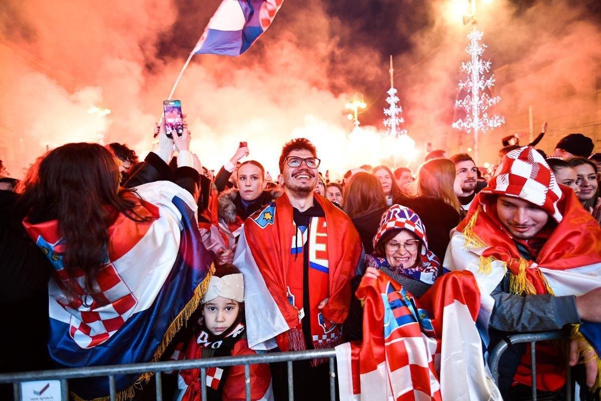 Festa da torcida croata em Zagreb com a vitria sobre Marrocos e a conquista do terceiro lugar na Copa do Mundo de 2022, no Catar