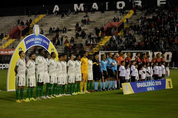 Imagens do jogo entre Amrica e Brasil de Pelotas, no interior gacho, pela Srie B do Brasileiro 