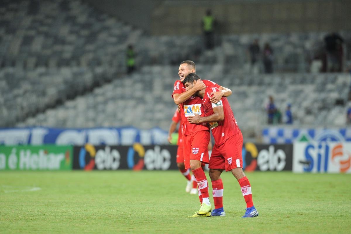 Revs por 2 a 0 para o CRB frustrou torcida do Cruzeiro no Mineiro