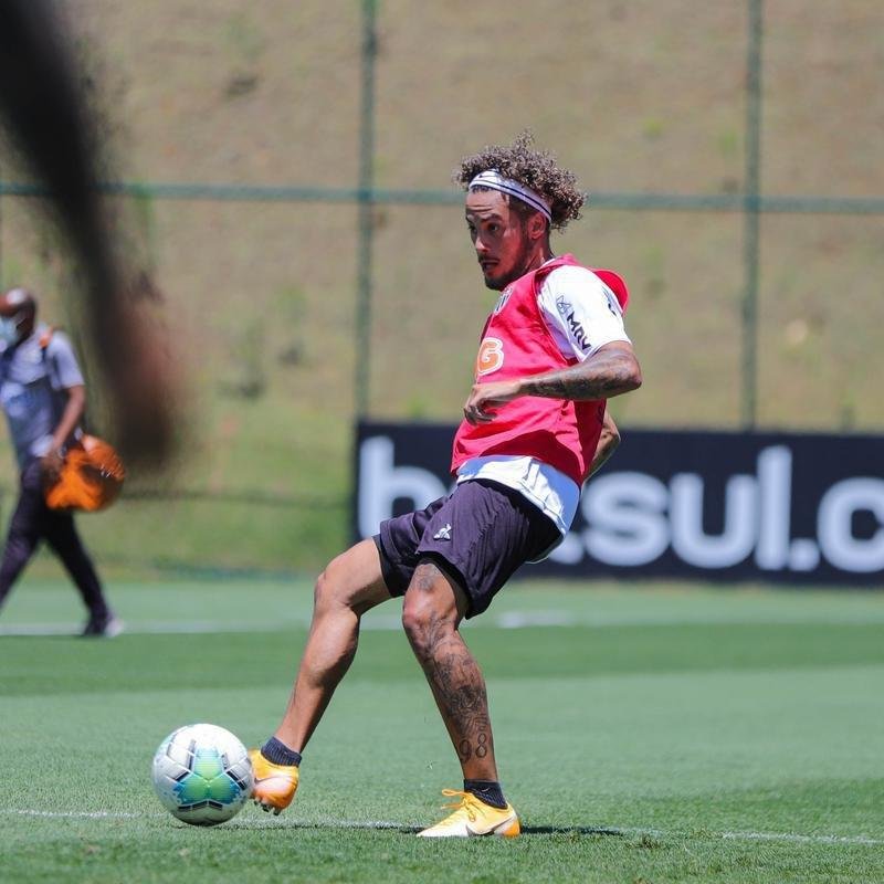 Atlético divulga fotos do novo uniforme de treino