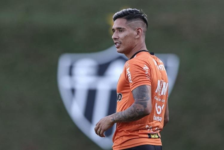 Com Guilherme Arana de volta, Cuca comanda atividade na Cidade do Galo