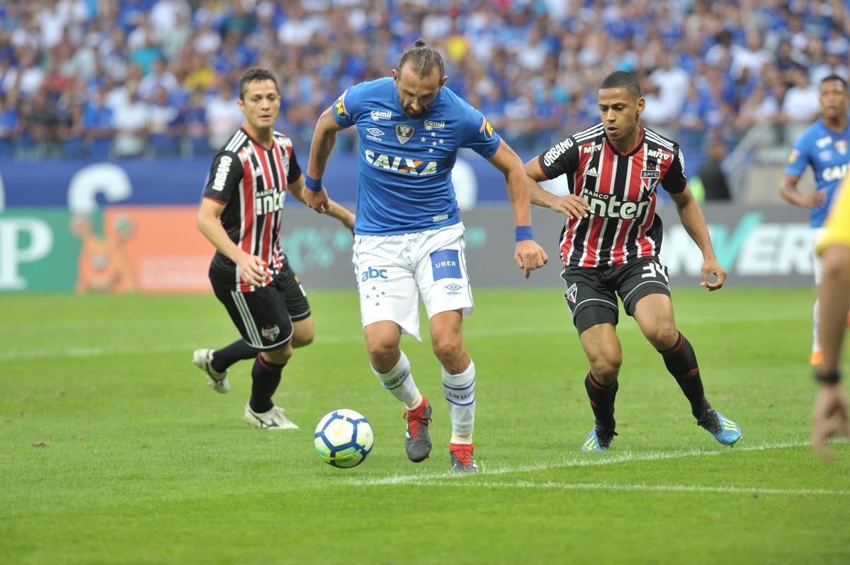 Fotos do jogo entre Cruzeiro e So Paulo