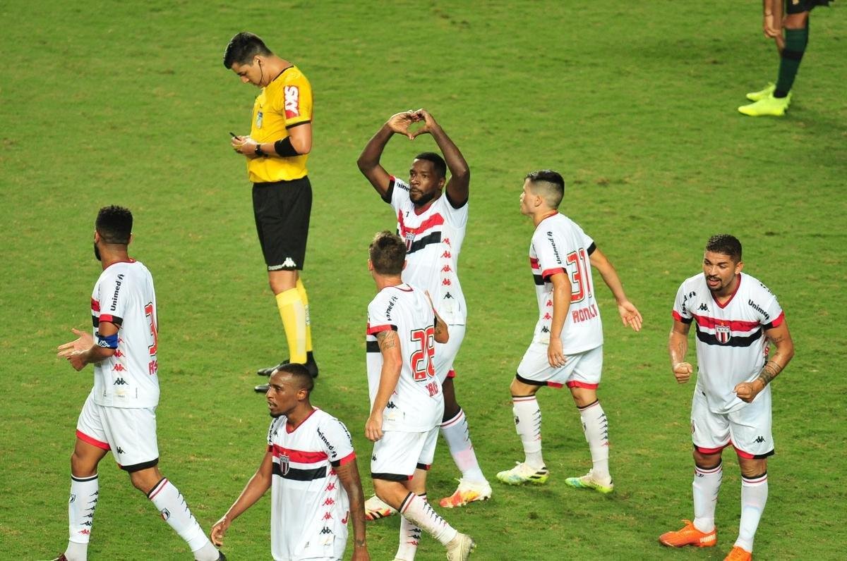 Amrica e Botafogo-SP se enfrentaram no Independncia, pela 35 rodada da Srie B