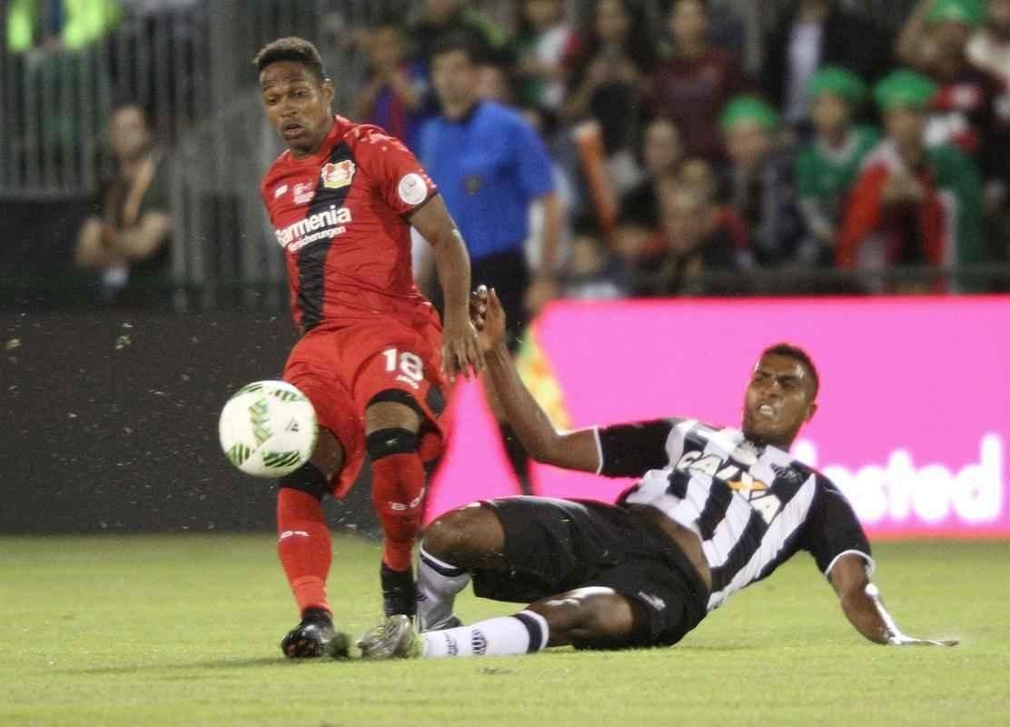 Com garotos e alguns reforos do profissional, Galo perde para o Bayer Leverkusen nos EUA