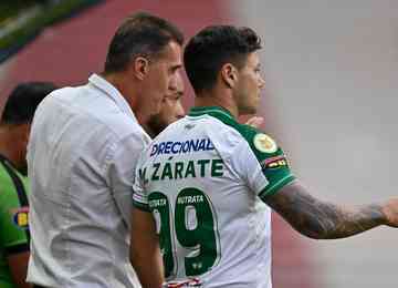 Atacante argentino precisou de seis minutos para dar uma assistência em sua estreia pelo Coelho