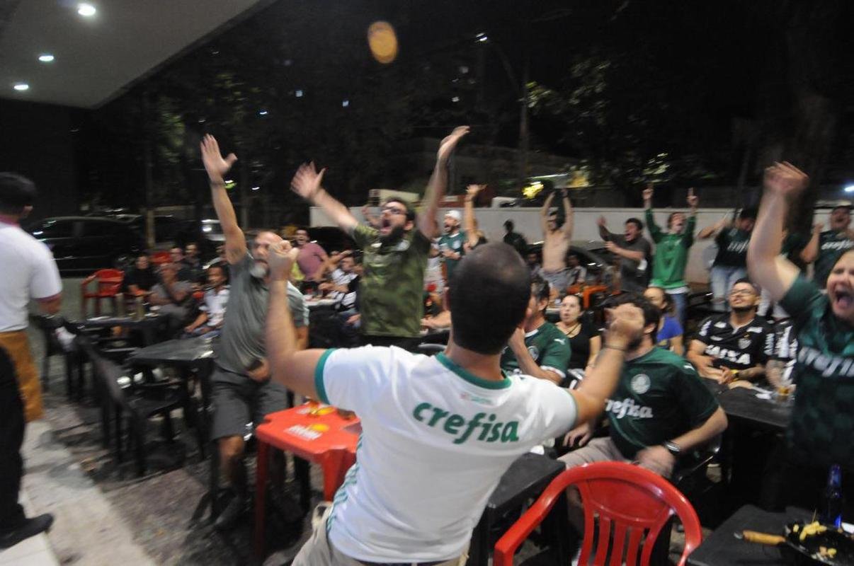 Torcedores do Palmeiras vibraram com a classificao  final da Libertadores aps empate com Atltico no Mineiro