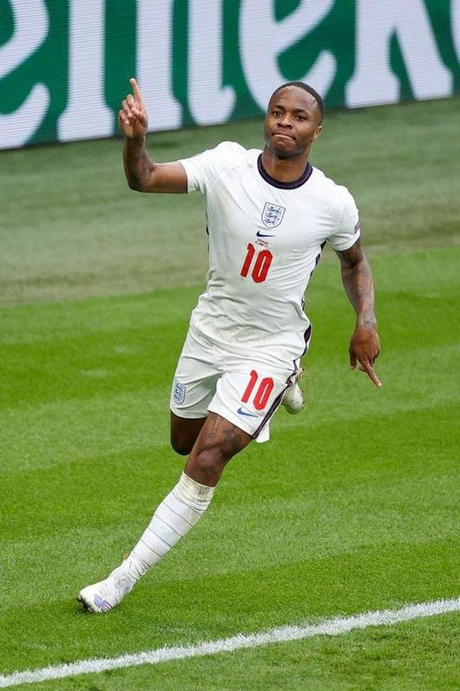 Fotos do gol de Sterling, da Inglaterra, sobre a Alemanha, em Wembley. Ingleses venceram por 2 a 0 e avan�aram �s quartas de final da Eurocopa