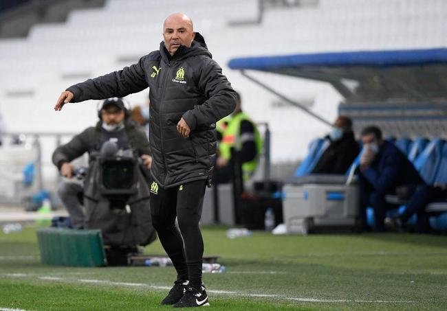 Festa e gritaria de Jorge Sampaoli em vitria do Olympique de Marselha sobre o Brest, neste sbado, pelo Francs: 3 a 1. Este foi o segundo triunfo seguido do clube sob o comando do argentino