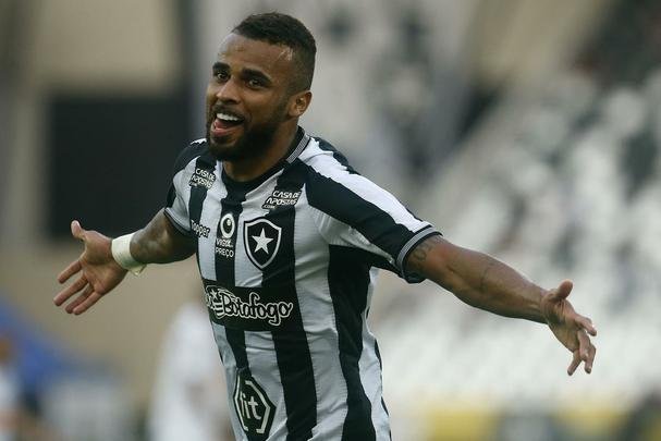 Fotos da vitória do Botafogo sobre o Atlético, por 2 a 1, no Engenhão, pela 18ª rodada do Brasileiro