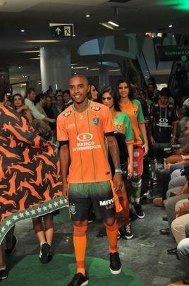 Amrica apresentou coleo de uniformes 2016, desenhados pelo estilista Ronaldo Fraga e produzidos pela Lupo
