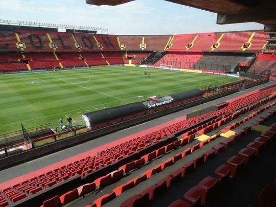 Construído em 1946, o Cemitério de Elefantes foi onde o Colón venceu o Santos de Pelé, a Seleção Argentina, o Peñarol, então campeão mundial, e os poderosos River Plate e Boca Juniors