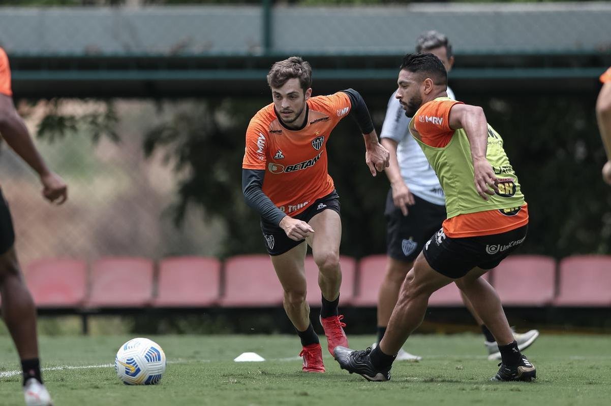 Elenco atleticano encerrou a preparao para enfrentar o Atltico-GO fora de casa 
