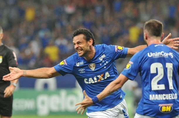 Cruzeiro venceu com facilidade o time paranaense na noite deste sbado
