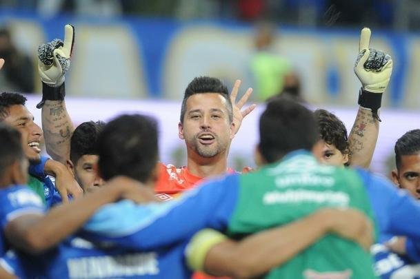 Depois de empate por 2 a 2 no tempo normal, Cruzeiro derrotou Fluminense por 3 a 1 nos pnaltis e avanou s quartas de final da Copa do Brasil. Fbio pegou uma cobrana; Sass, Pedro Rocha e Thiago Neves converteram para a Raposa