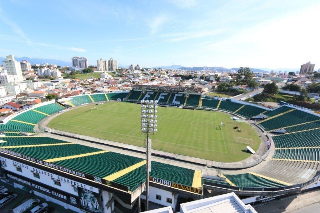 Orlando Scarpelli - tem capacidade para 19.584 torcedores. Pertence ao Figueirense.