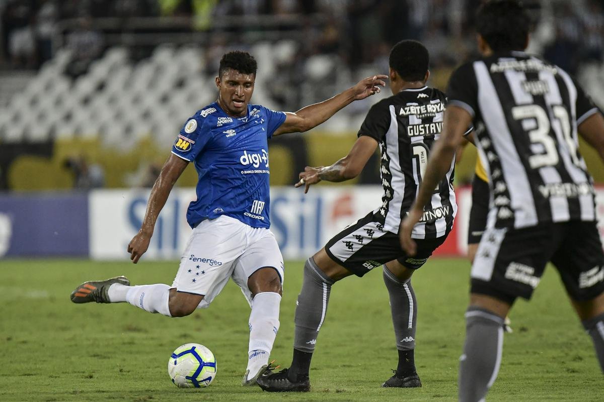 Fotos de Botafogo x Cruzeiro, no estdio Nilton Santos, pela 29 rodada do Brasileiro