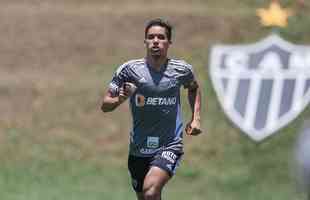 Galo fez trabalho na manh desta sexta-feira na Cidade do Galo