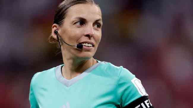 Stephanie Frappart arbitrou o jogo Alemanha x Costa Rica