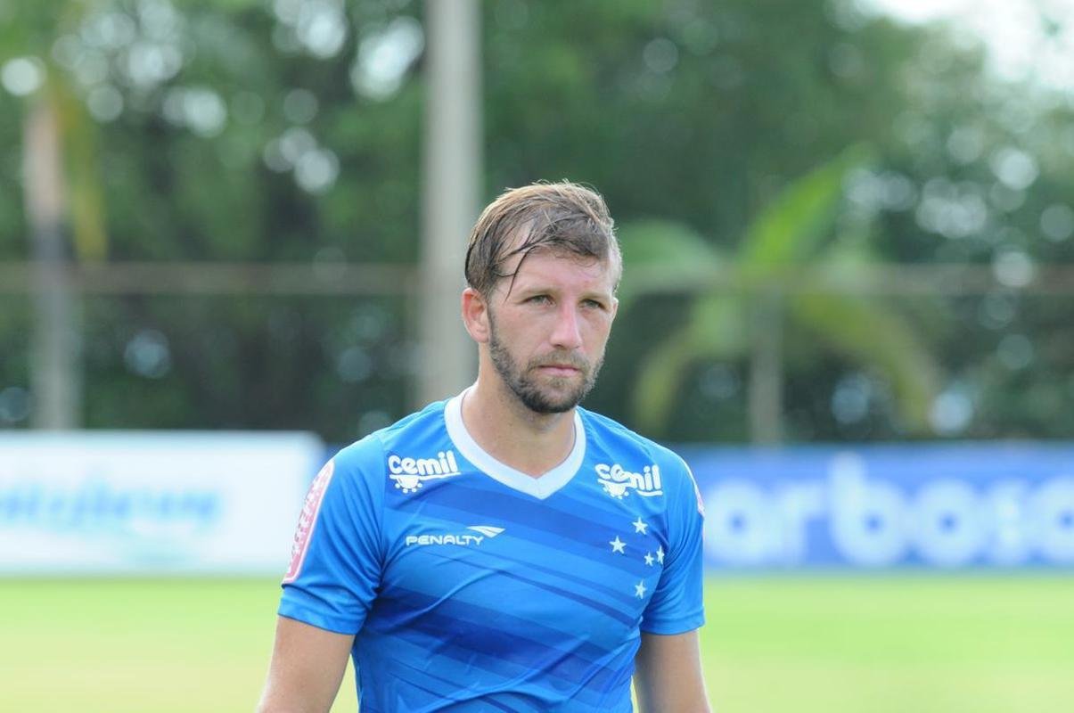 O chileno Felipe Seymour atuou pelo Cruzeiro em 2015. Atualmente, o volante joga na Universidad de Chile.