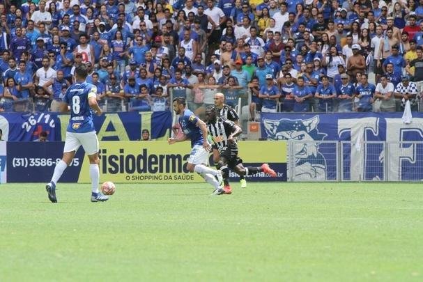 Fred abriu o placar para o Cruzeiro aos 15 minutos do segundo tempo em cobrana de pnalti
