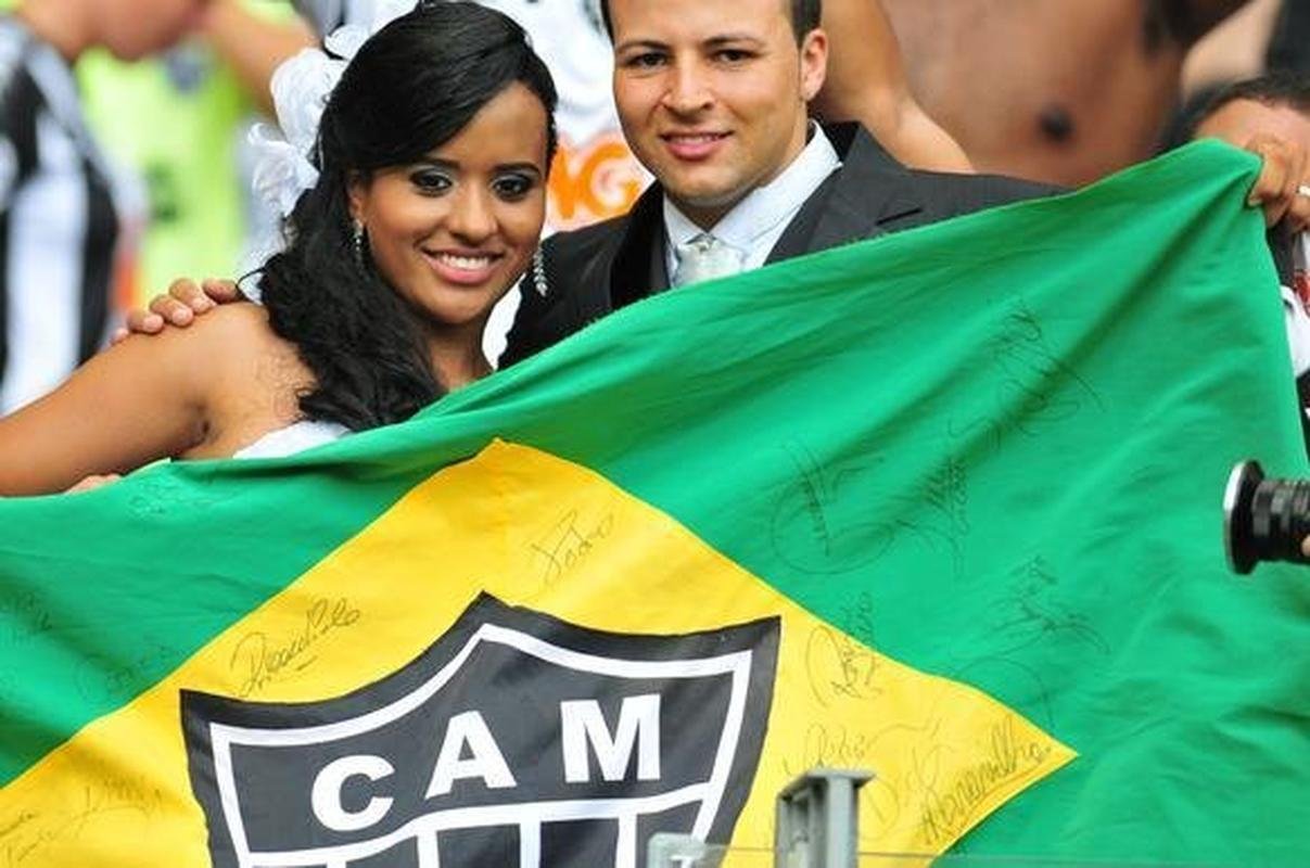 Durante o clssico, noivos se casaram no Mineiro