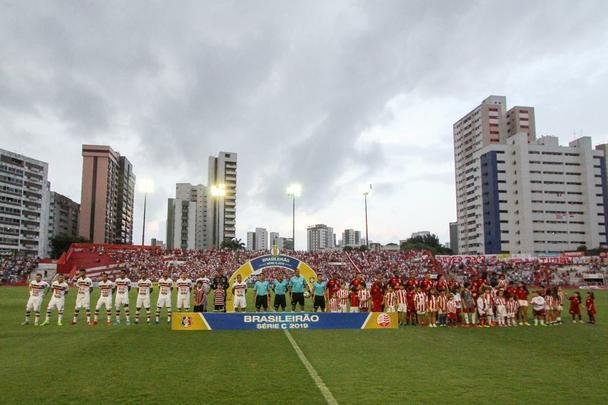 Equipes fizeram Clssico das Emoes vlido pela ltima rodada da primeira fase da competio no Estdio dos Aflitos. 