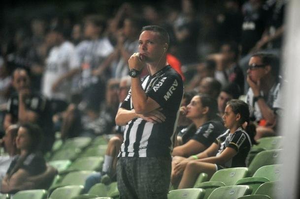 Marcos Jnior virou no final e deu vitria ao Vasco, por 2 a 1, sobre o Atltico