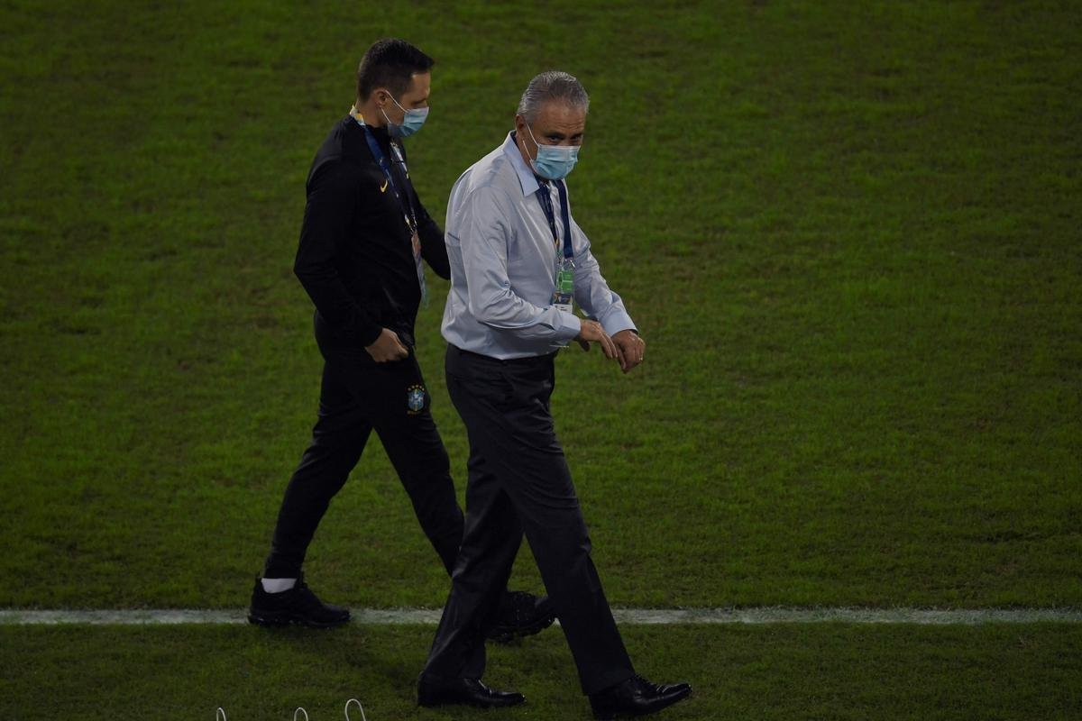 Brasil e Colmbia se enfrentaram no Estdio Nilton Santos, pelo Grupo B da Copa Amrica 