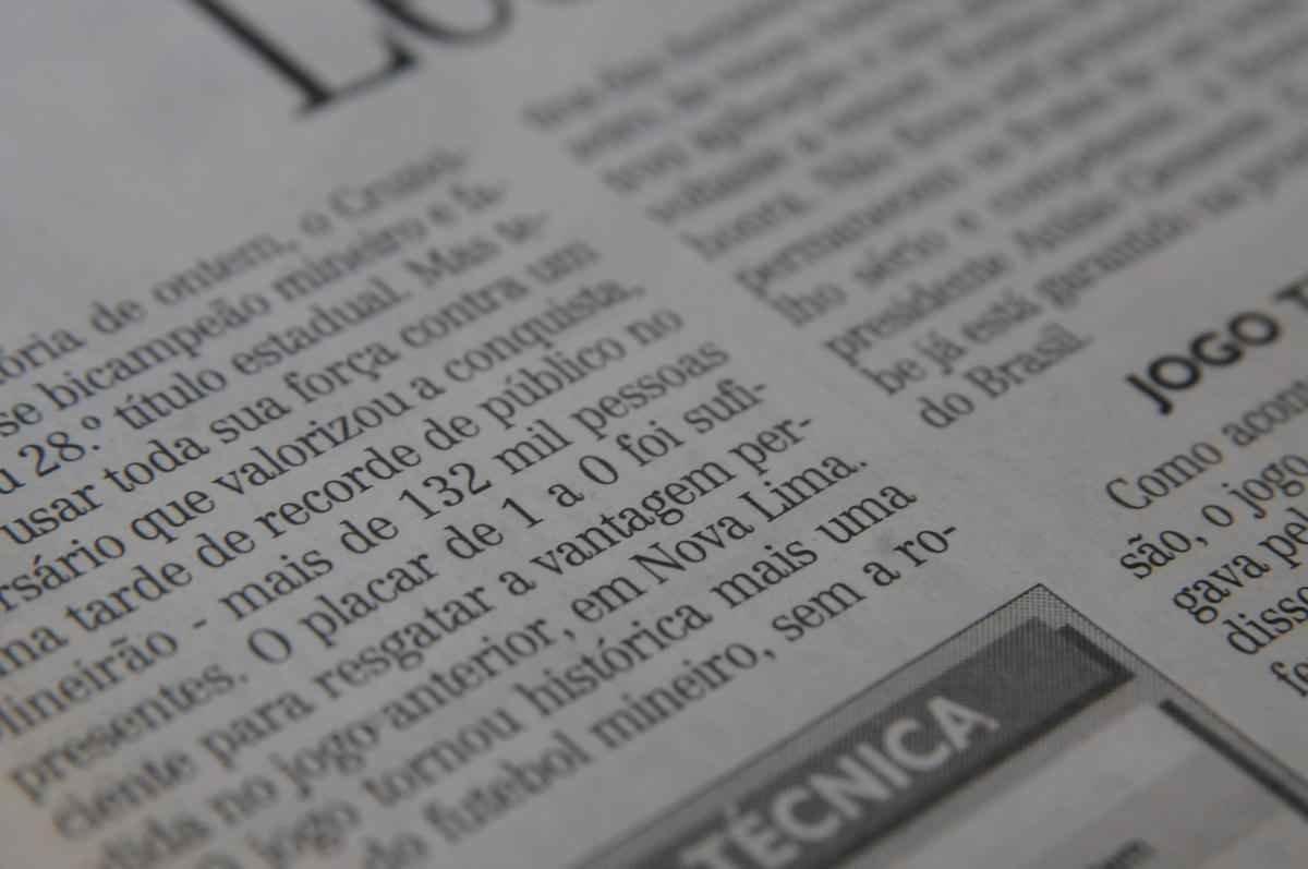 Recorde de pblico no Mineiro: pginas do jornal Estado de Minas sobre Cruzeiro 1x0 Villa Nova, em 1997. Estdio recebeu 132.834 pessoas na deciso do Campeonato Mineiro