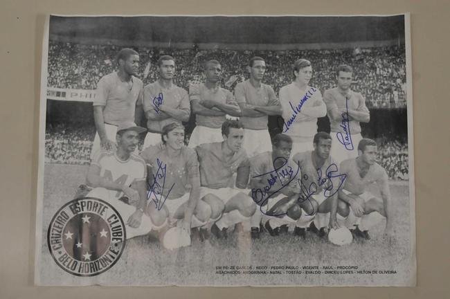Time do Cruzeiro campeo da Taa Brasil de 1966 sobre o Santos, de Pel, em 1966. Na foto, Tosto est agachado, ao centro.
