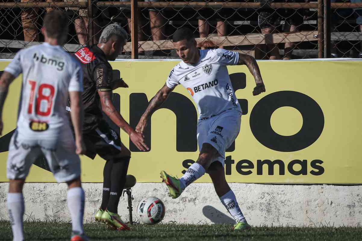 Fotos do jogo entre Democrata-GV e Atltico, pelo Campeonato Mineiro