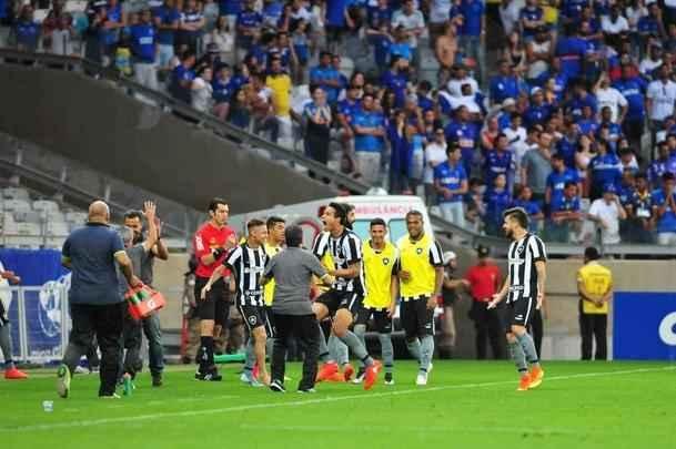Imagens do jogo entre Cruzeiro e Botafogo no Mineiro