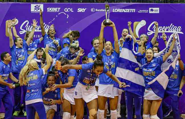 Campeã Cimed mostra nova cara e estreia com vitória sobre Sogipa na  Superliga - 08/11/2010 - UOL Esporte - Vôlei