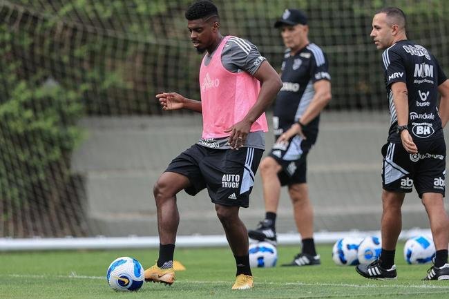 Ainda sem Arana, Atltico teve treino na Cidade do Galo, nesta segunda-feira (8), para o confronto com o Palmeiras pela Copa Libertadores.