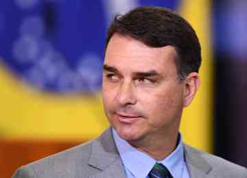 Senador e filho do presidente Jair Bolsonaro manifestou apoio às declarações do atleta de vôlei, que culminaram no seu desligamento da equipe mineira