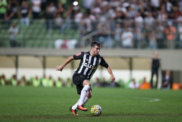 Lance de Atltico x Chapecoense, jogo vlido pelo Campeonato Brasileiro