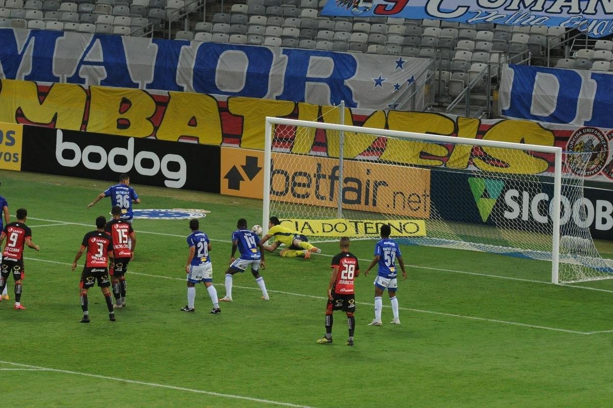 Fotos de Cruzeiro 1x0 Vitria, no Mineiro, pela nona rodada da Srie B