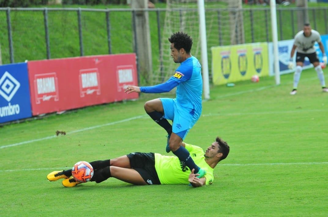 Jogo-treino foi disputado na tarde deste sbado, na Toca da Raposa II