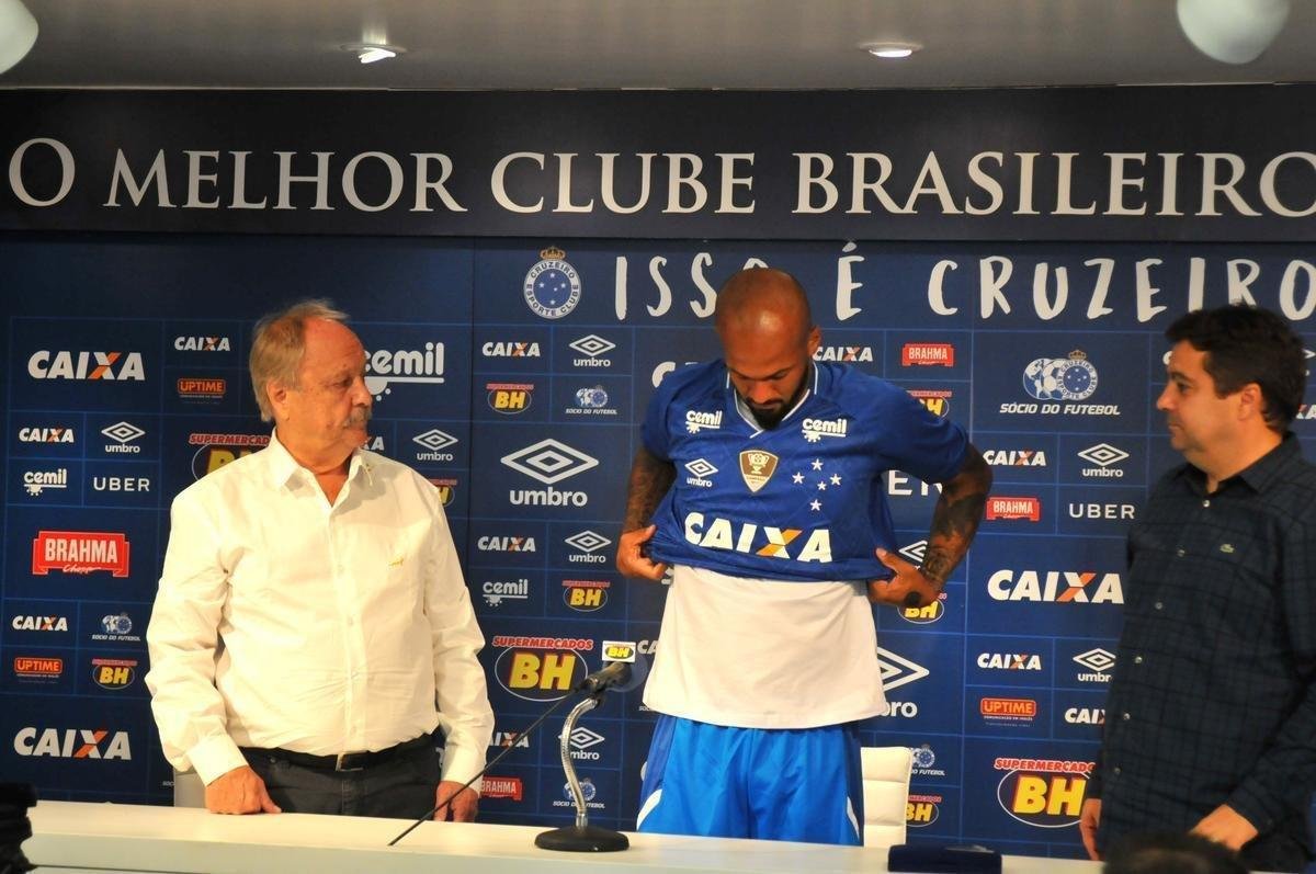 Fotos da apresentao do volante Bruno Silva no Cruzeiro (Ramon Lisboa/EM D.A Press)