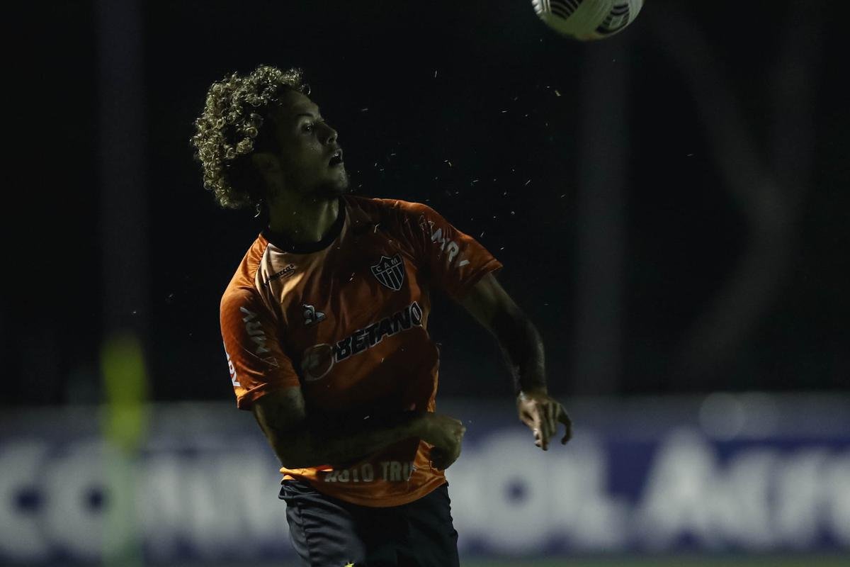 Tcnico Cuca comandou atividade do Atltico no CT da Conmebol no Paraguai 