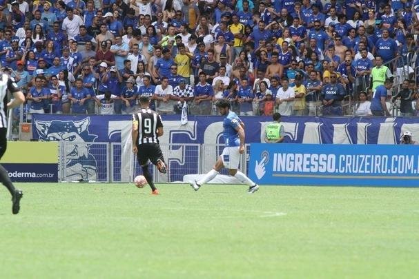 Fred abriu o placar para o Cruzeiro aos 15 minutos do segundo tempo em cobrana de pnalti