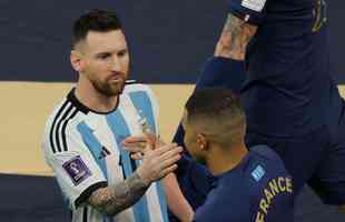 Entrada de Argentina e Frana no campo do Estdio Icnico de Lusail para a final da Copa do Mundo foi um espetculo  parte. Veja fotos do show de fogos, de luzes e da execuo dos hinos nacionais dos dois pases