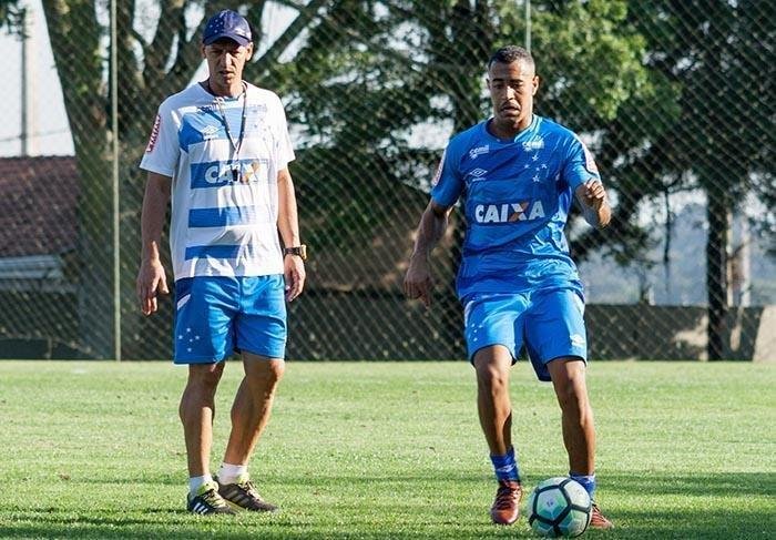 Victor Luiz, lateral-esquerdo. Foi relacionado, mas no chegou a atuar com Mano Menezes