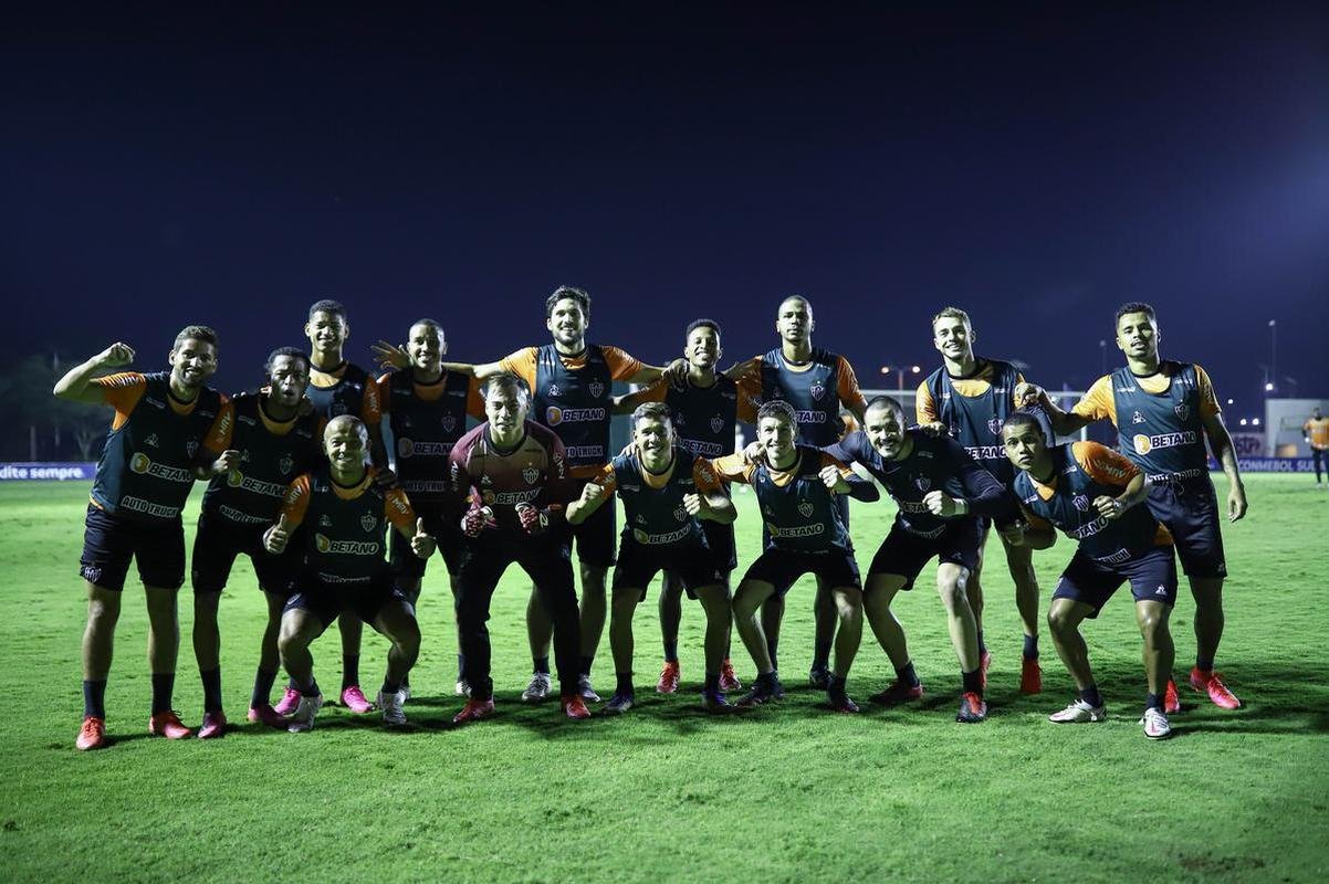 Tcnico Cuca comandou atividade do Atltico no CT da Conmebol no Paraguai 