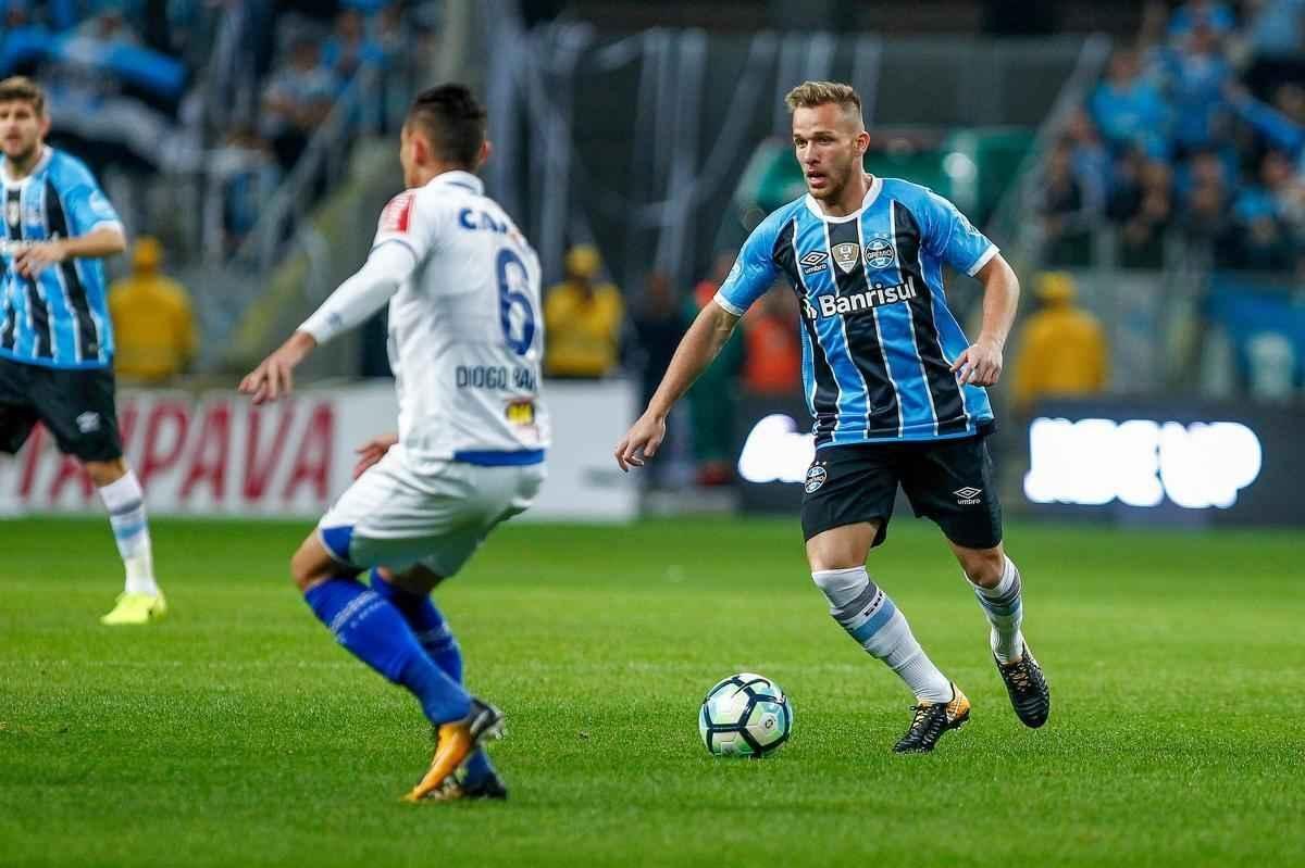 Grmio foi superior no primeiro tempo e abriu o placar aos 45 minutos, com Barrios