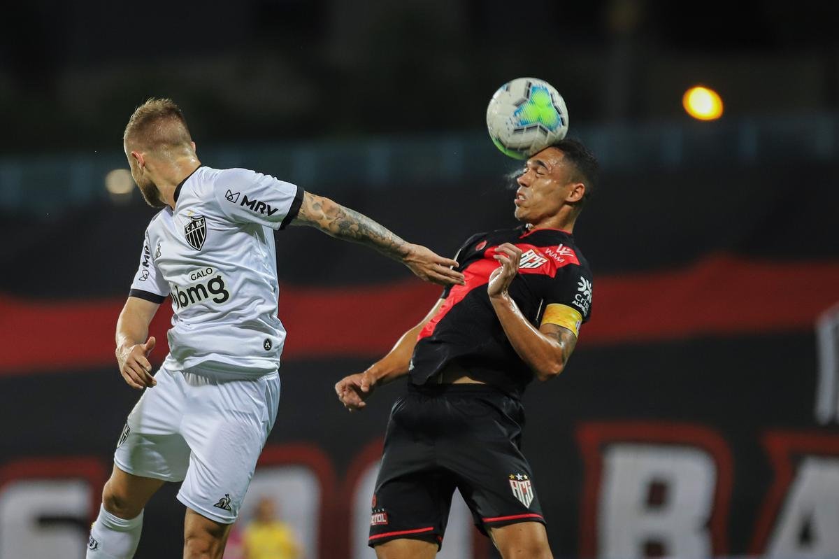 Atltico venceu Atltico-GO de virada, por 4 a 3, com gols de Keno (3) e Nathan; Com resultado, Galo assumiu liderana do Campeonato Brasileiro, com 21 pontos