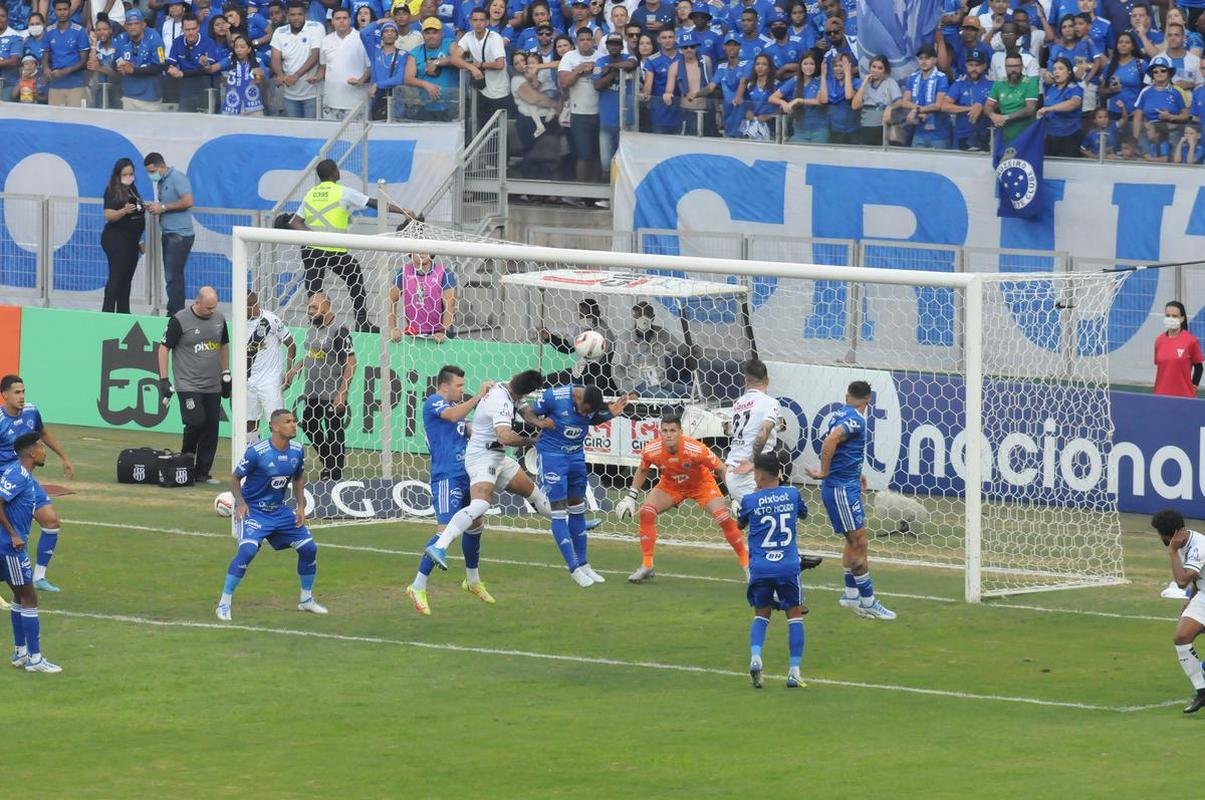 Fotos do jogo entre Cruzeiro e Ponte Preta, no Mineiro, em Belo Horizonte, pela 13 rodada da Srie B do Brasileiro