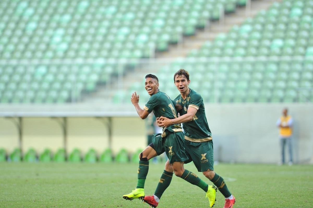 Matheusinho fechou a vitria do Amrica sobre o Santos, no Independncia, por 2 a 1