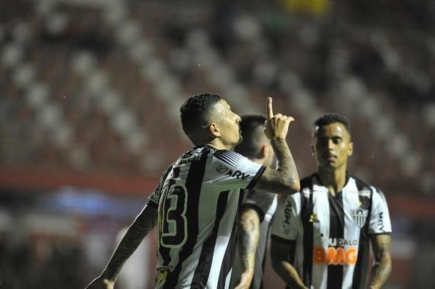 Villa Nova e Atltico se enfrentaram no Alapo do Bonfim, em Nova Lima, pelo Campeonato Mineiro